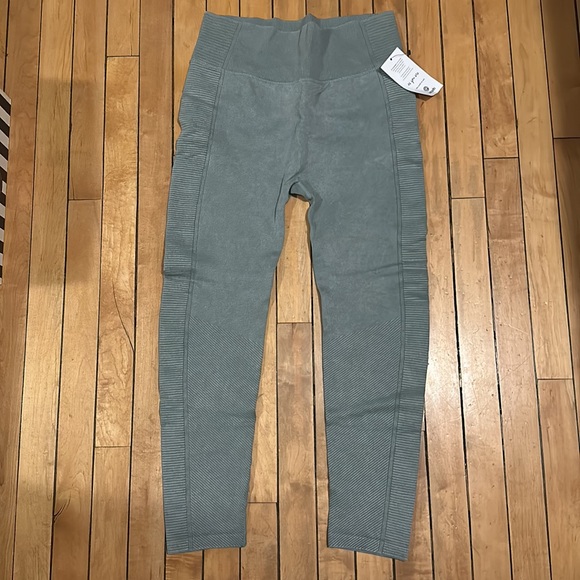 Harmony&Balance Leggings - Picture 2 of 7